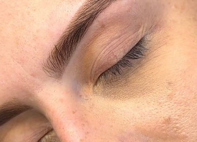 Olhos com sobrancelhas bem cuidadas no Andréa Beauty, Lisboa, Lisboa, PT.