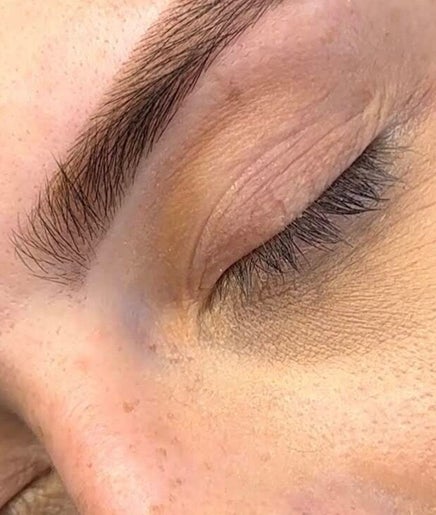 Olhos com sobrancelhas bem cuidadas no Andréa Beauty, Lisboa, Lisboa, PT.