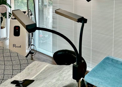 Modern treatment room at yen beauty studio, Hồ Chí Minh, VN featuring sleek equipment and ambient lighting.