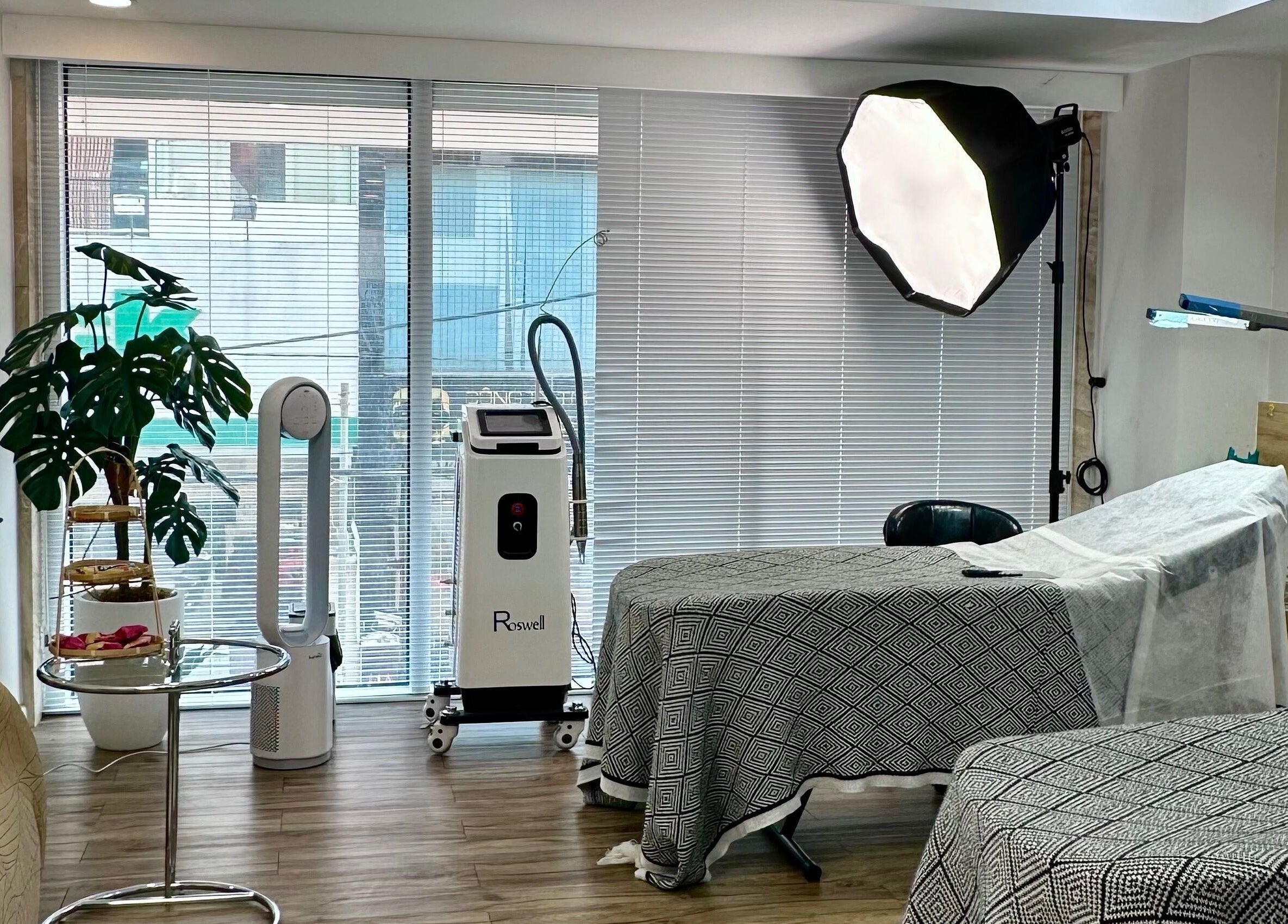 Relaxing treatment room at yen beauty studio, Hồ Chí Minh, VN, featuring modern equipment and natural light.