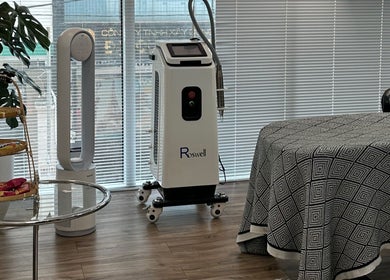 Modern treatment room at yen beauty studio in Hồ Chí Minh, VN with aesthetic equipment and cozy decor.