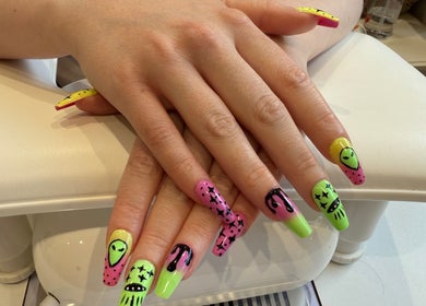 Vibrant alien-themed nail art at Aurora Beauty Studio, Newton Poppleford, England, GB.