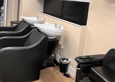 Elegant wash stations at Aslanian Styles, South Miami, Florida, US enhance your beauty experience.