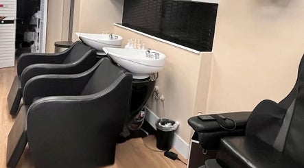Elegant wash stations at Aslanian Styles, South Miami, Florida, US enhance your beauty experience.