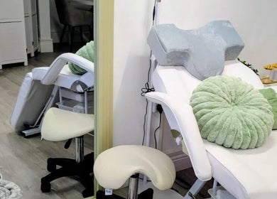 A serene beauty treatment room at Groovy Gels By Tash, Sutton-in-Ashfield, England showcasing a plush chair.