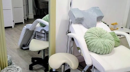 A serene beauty treatment room at Groovy Gels By Tash, Sutton-in-Ashfield, England showcasing a plush chair.
