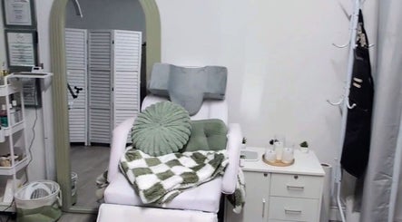 Relaxing treatment room at Groovy Gels By Tash in Sutton-in-Ashfield, England. Cozy atmosphere, perfect for unwinding.