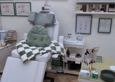 Relaxing treatment room at Groovy Gels By Tash, Sutton-in-Ashfield, England, GB with cozy decor and calming tones.