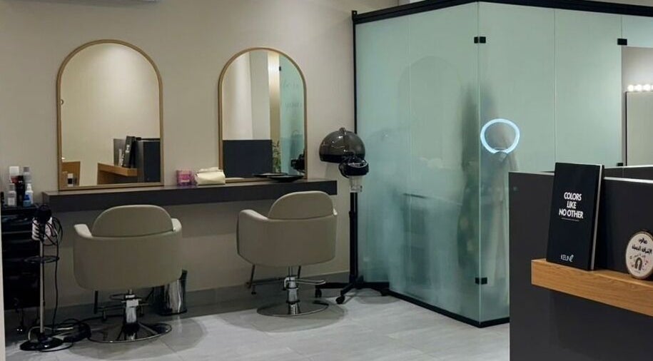 صالون راقٍ في Beautiful Shine بالرياض، منطقة الرياض، SA يتميز بتصميم حديث وأنيق.