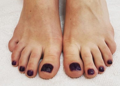 Close-up of feet with purple pedicure at Cambridge Beautician. Romsey Town, Cambridge, England, GB.