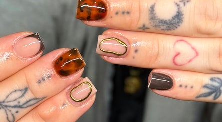 Elegant artistic nail design at Bybeccareay, Burton Latimer, England, GB. Features unique patterns and colors.