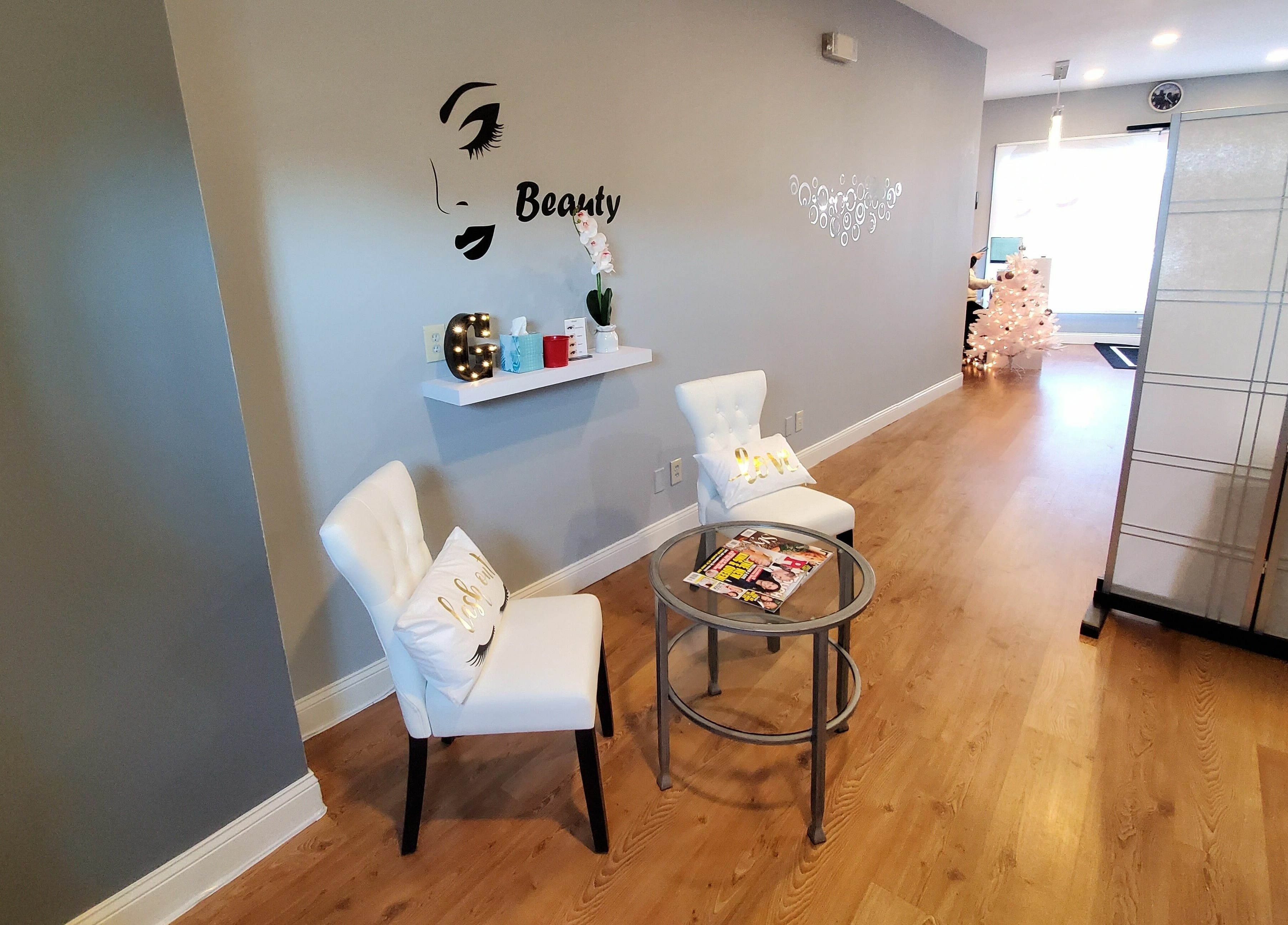 Inviting lobby seating area at Gold Lash in Syosset, New York, US, featuring elegant decor and relaxing ambiance.