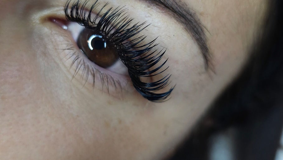 Extension de cils impeccables chez MAKANADE STUDIO ESTHÉTIQUE, Guéret, Nouvelle-aquitaine, FR.