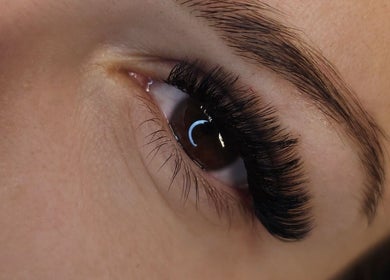 Extensions de cils à MAKANADE STUDIO ESTHÉTIQUE, Guéret, Nouvelle-aquitaine, FR pour un regard captivant.