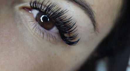 Extension de cils au MAKANADE STUDIO ESTHÉTIQUE, Guéret, Nouvelle-aquitaine, FR pour un regard captivant.