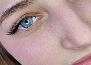 Zoom sur des cils allongés à MAKANADE STUDIO ESTHÉTIQUE, Guéret, Nouvelle-aquitaine, FR.