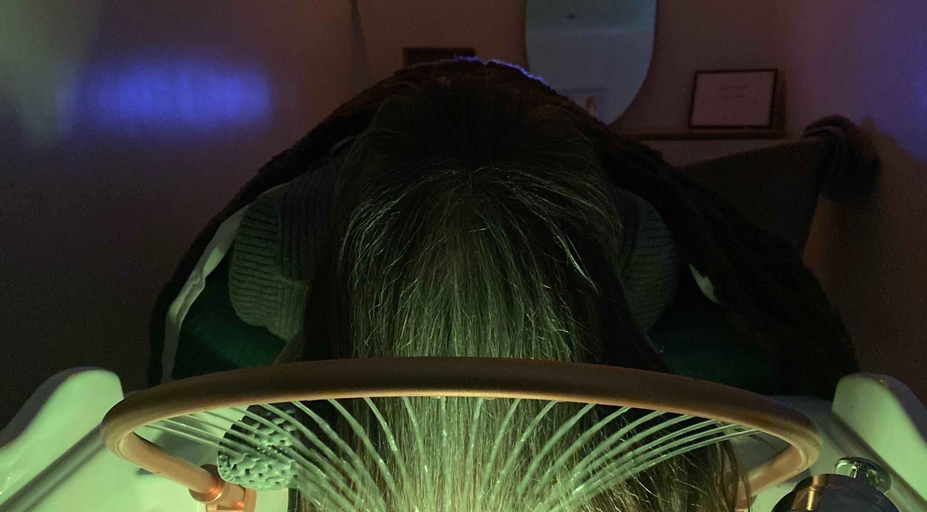 Client enjoys a rejuvenating scalp massage at Beau’s Head Spa, Towcester, England, GB.