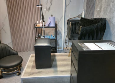 Елегантно салонно обзавеждане на Dionessа в София, Област София, BG. Удобни кресла и модерна декорация.