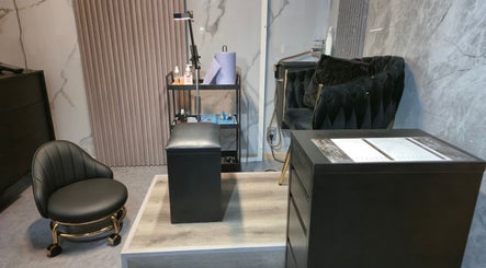 Елегантно салонно обзавеждане на Dionessа в София, Област София, BG. Удобни кресла и модерна декорация.