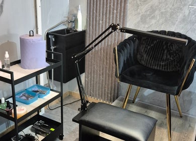 Луксозен кът за клиенти в Dionessа, София, Област София, BG с канапе и оборудване.