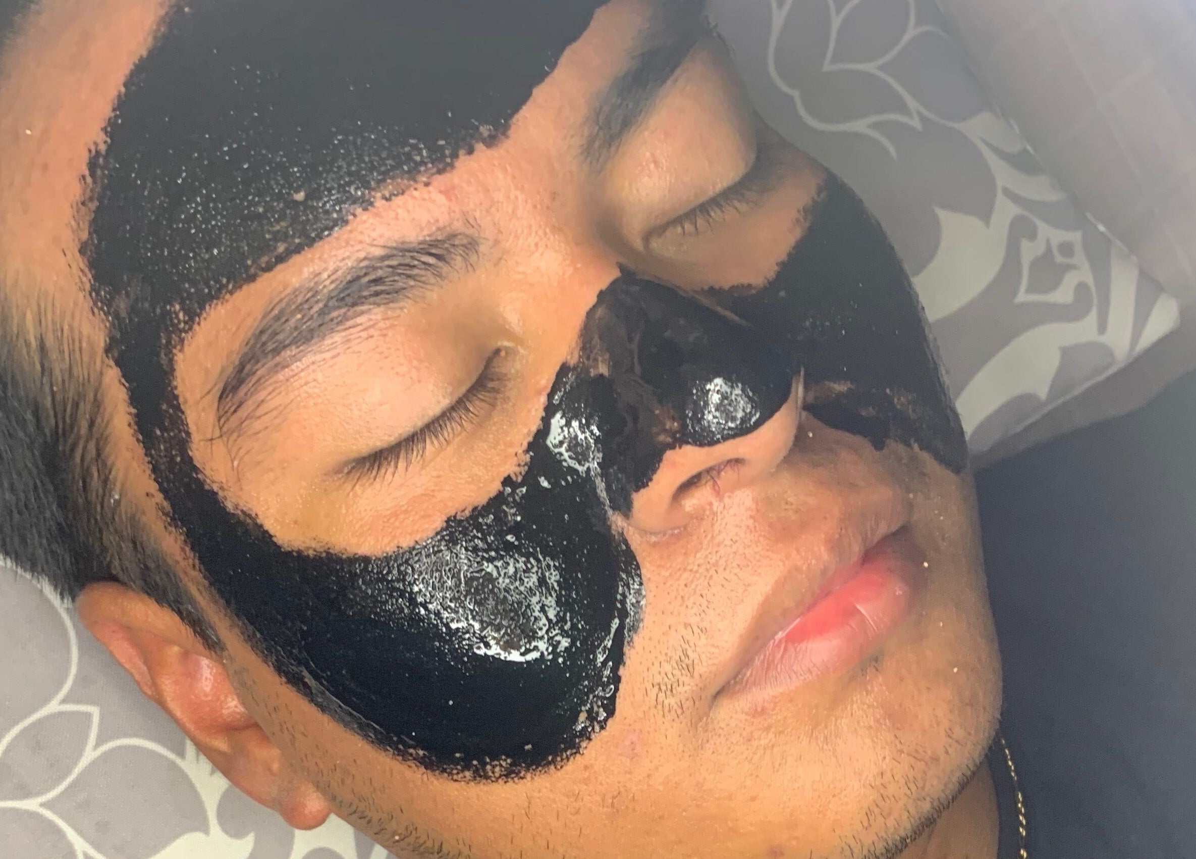 Tratamiento facial en Alta Peluqueria & Barberia HÉCTOR PARRA, Santiago De Querétaro, Querétaro, MX.