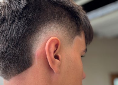 Style de coupe dégradée chez Bry Barber, Villiers-sur-marne, Île-de-france, FR.