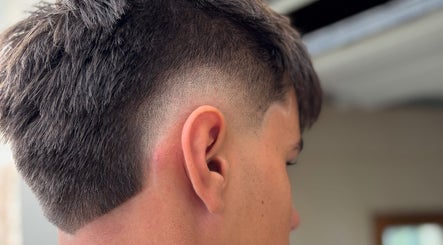 Style de coupe dégradée chez Bry Barber, Villiers-sur-marne, Île-de-france, FR.