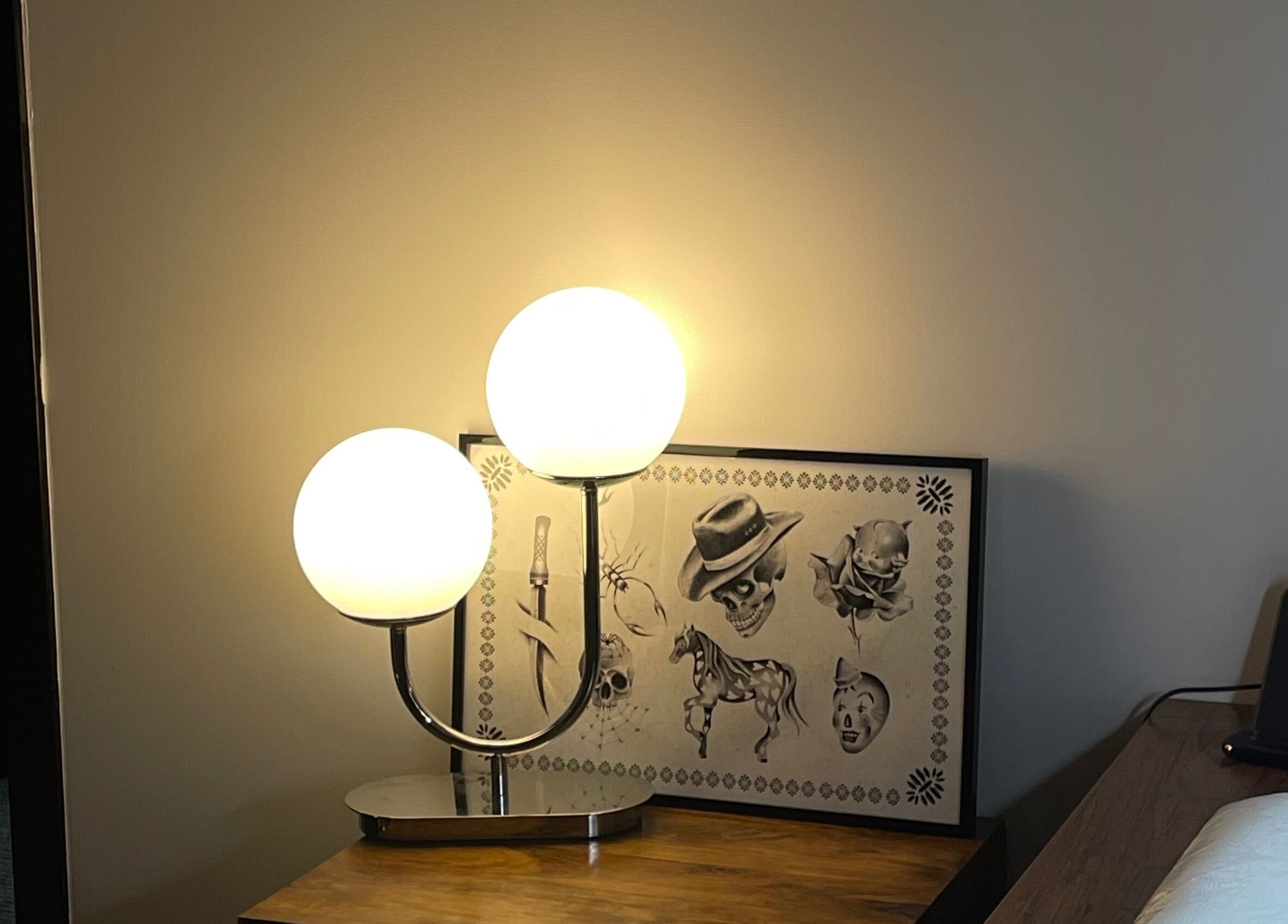 Lampe design avec illustrations artistiques chez Neyls Studio à Québec, Québec, CA.