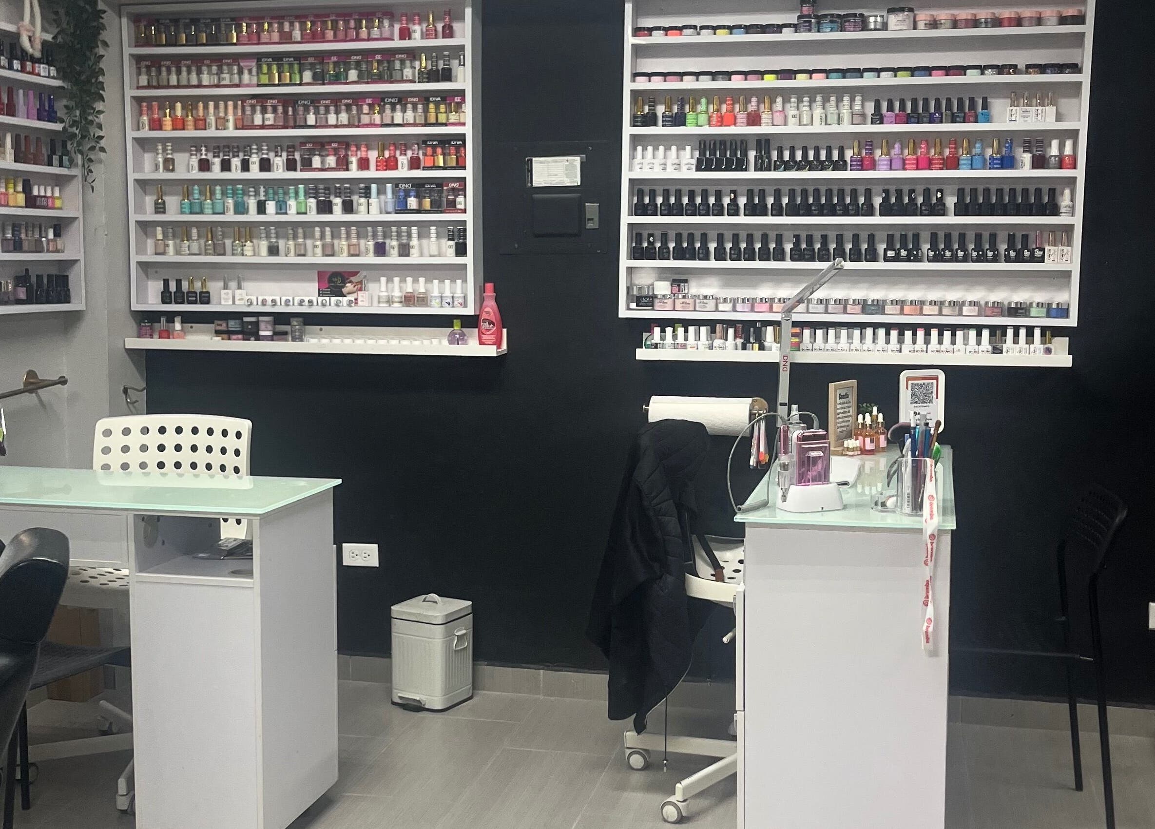 Ghel Stylist nail salon in Caguas, Caguas, PR with polish displays and modern workstations.