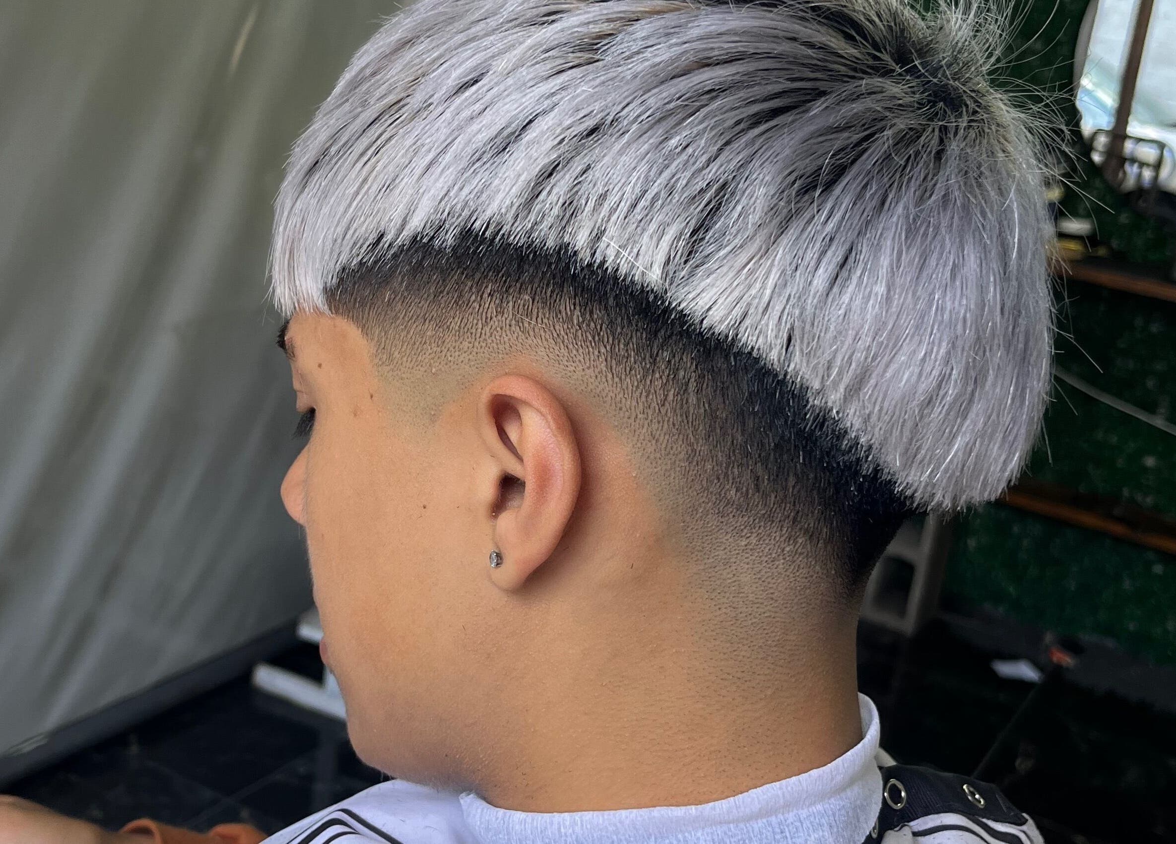 Corte de cabello moderno en Barber911, José Marmol, Provincia De Buenos Aires, AR.