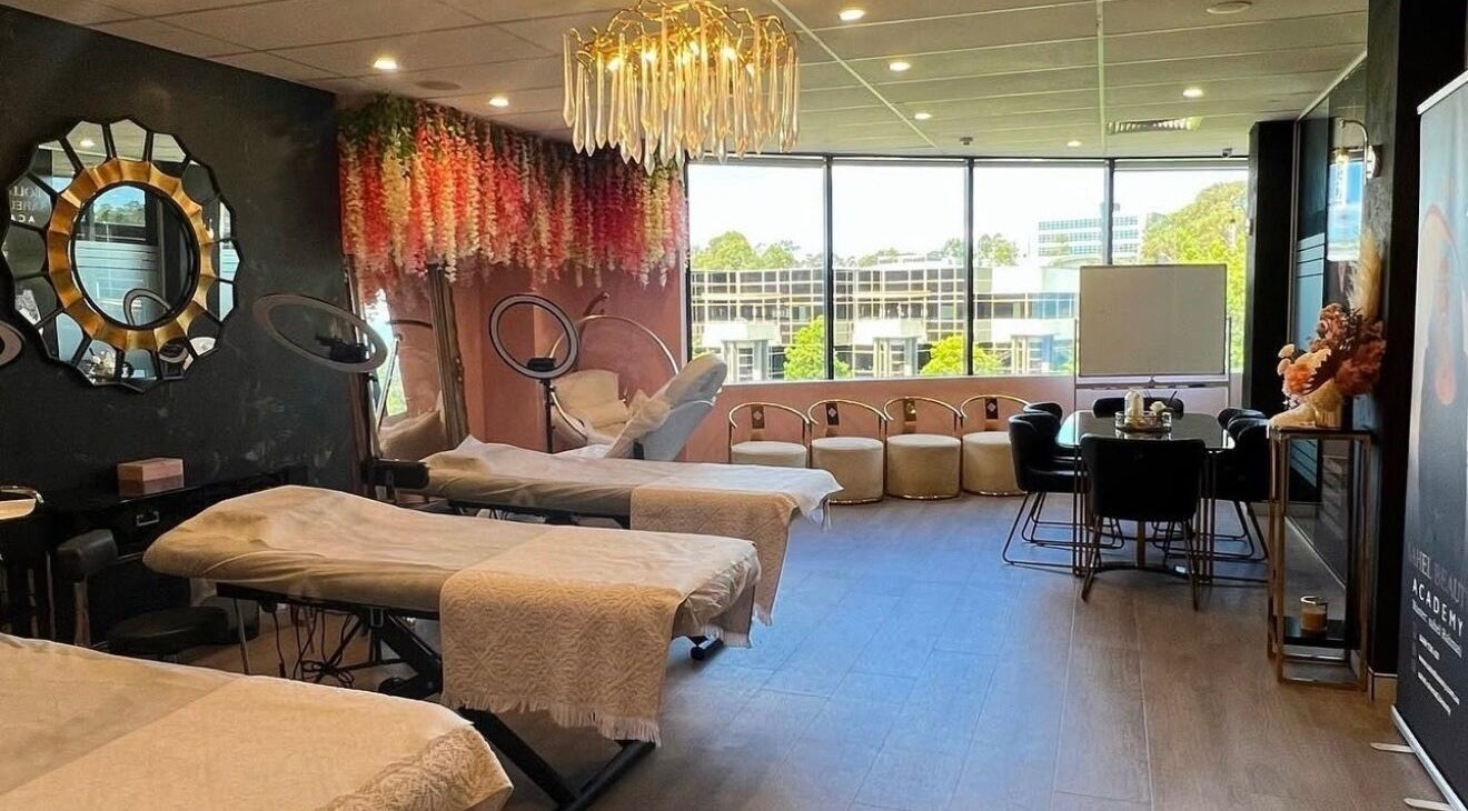 Chic interior of Farnooshnail beauty salon in Norwest, New South Wales, AU with elegant decor and comfortable seating.