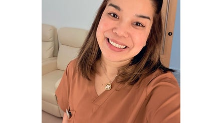 Friendly staff member at M Third Place by Maxi, London, England, GB, in cozy beauty setting.