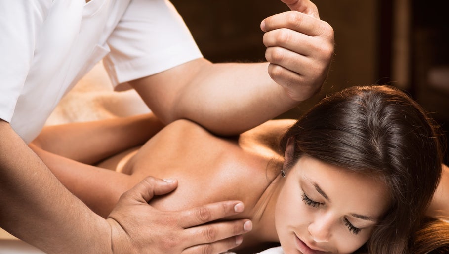 Luxe massage bij Anoubis in Mortsel, Vlaanderen, BE voor ultieme ontspanning en welzijn.