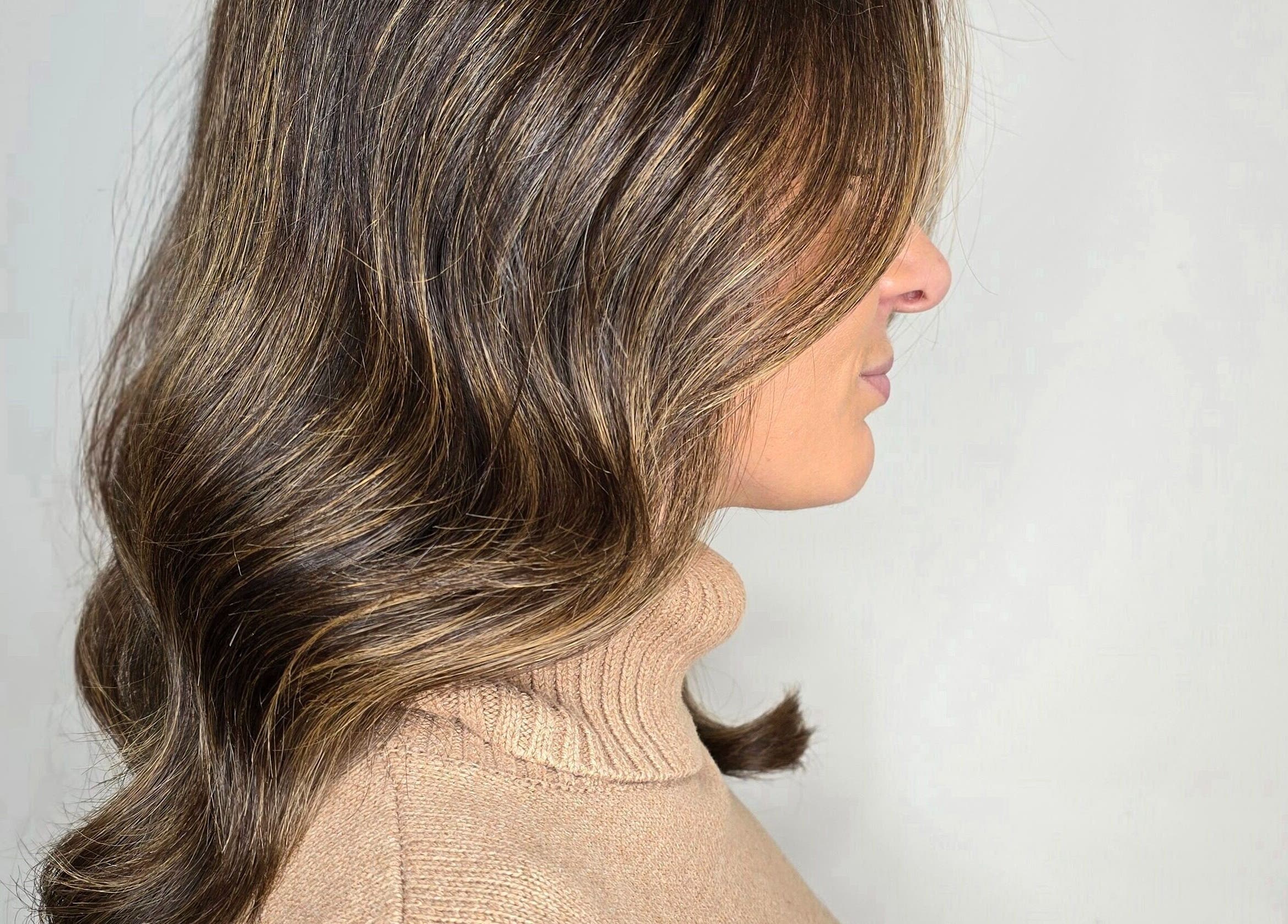 Acconciatura elegante presso Reality, Salerno, Campania, IT, con riflessi naturali.