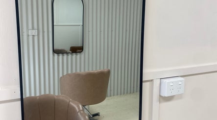Elegant mirror and chair setup at Studio SYLK, Melbourne, Victoria, AU, showcasing modern interior design.