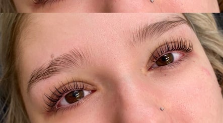 Lash lift results by beauty_withalix, Douglas, Douglas, IM showcasing dramatic eyelash enhancement.
