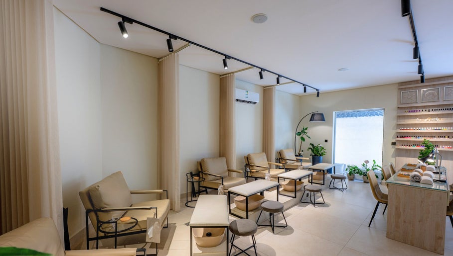 Relaxing seating area at Aroma Spa in Riyadh, Riyadh Province, SA, offering a calming ambiance for wellness.