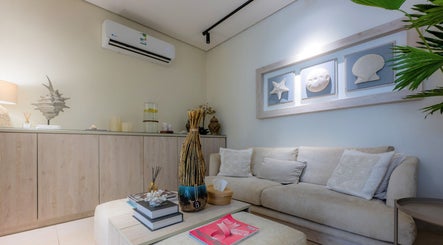 Relaxing lounge at Aroma Spa, Riyadh, Riyadh Province, SA with coastal decor and comfortable seating.