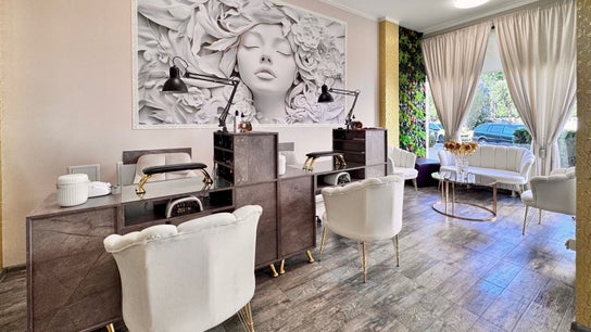 NAILS  ROOM
