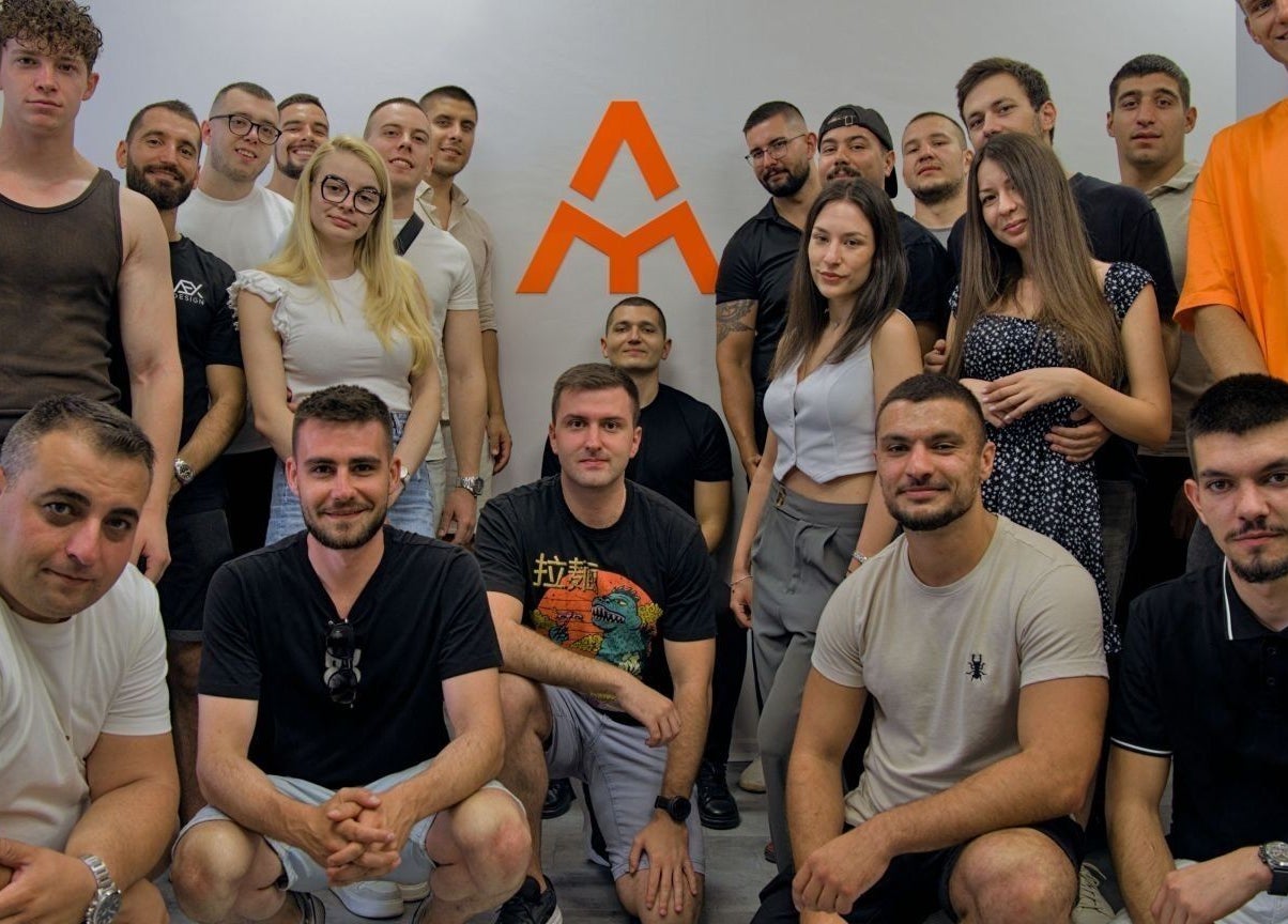 Група хора в Атмосфера 2000 ЕООД, Sofia, Sofia City Province, BG, усмихнати пред лого.