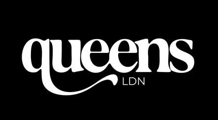 Queens LDN logo on black background, representing the venue in London, England, GB.