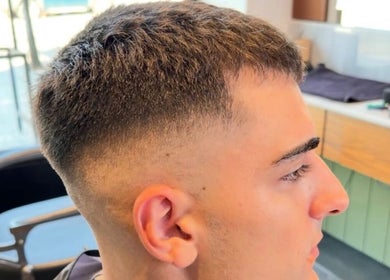 Ανδρικό κούρεμα fade στην Blade Barbershop Skg, Ευκαρπία, GR.