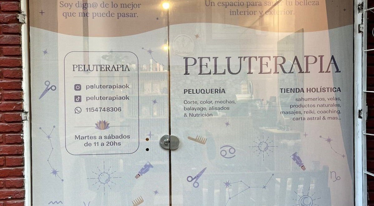 Entrada de Pelu-terapia en Buenos Aires, mostrando servicios de peluquería y tienda holística.