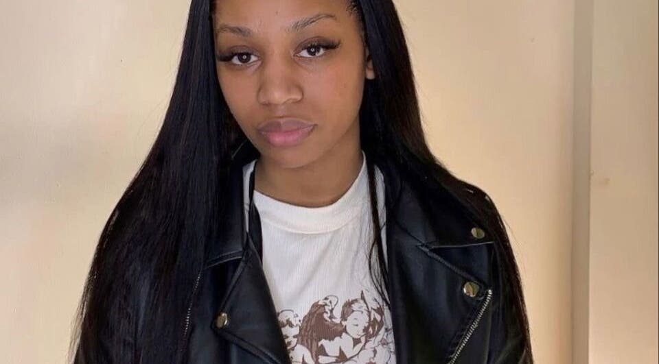 Woman with long hair at Randburg hair salon in Randburg, Gauteng, ZA showcasing stylish fashion.