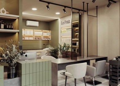 Interior of Le Petit Hair & Nails Club, a chic salon in Samborondón, Guayas, EC with stylish decor.