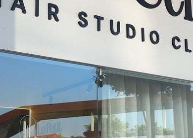 Le Petit Hair & Nails Club in Samborondón, Guayas, EC exterior shows sleek modern glass design.