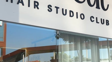 Le Petit Hair & Nails Club in Samborondón, Guayas, EC exterior shows sleek modern glass design.