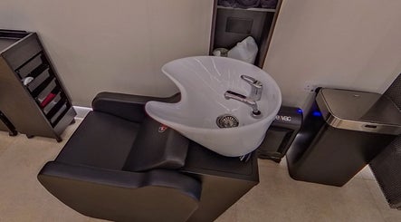Modern wash station at MarkconHDCUTZ, London, England, GB, providing luxurious beauty treatments.