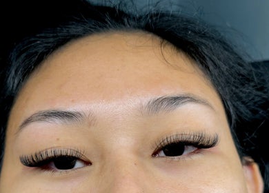 Close-up of expertly applied eyelash extensions at BeLuxe, Paramaribo, Paramaribo, SR.