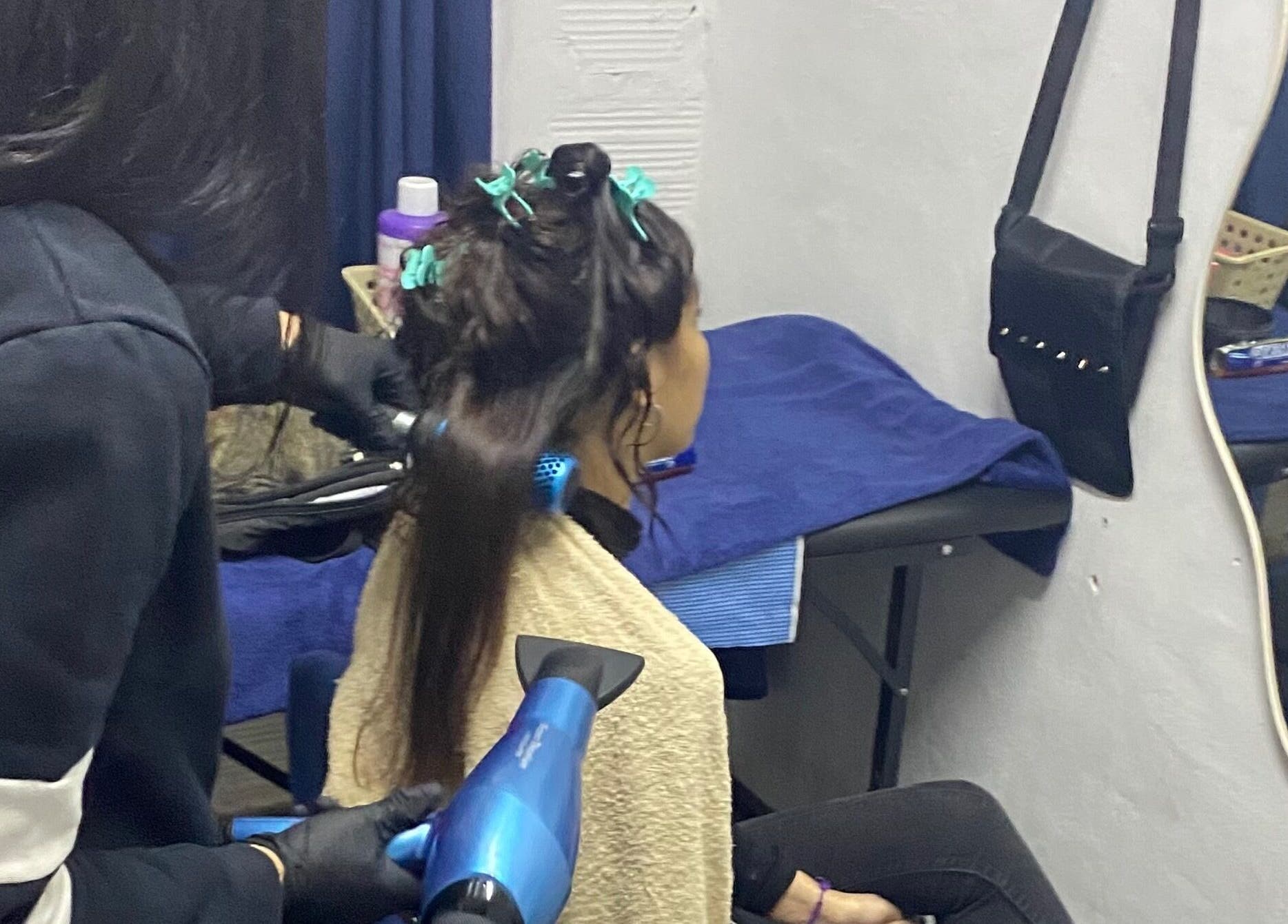 Servicio de peinado profesional en BYA Studio, Merlo, Provincia De Buenos Aires, AR.